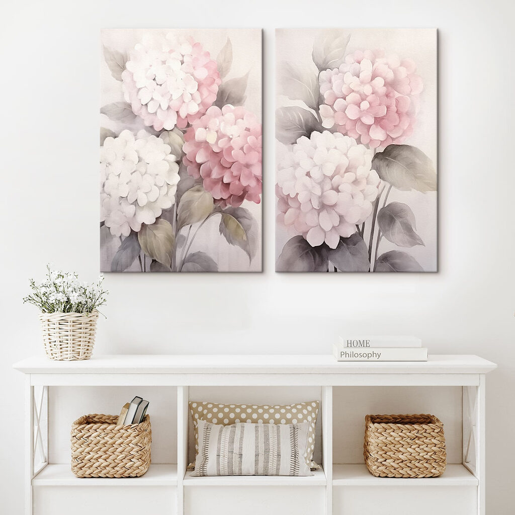 Schilderij van bloemen op een witte achtergrond in een interieur