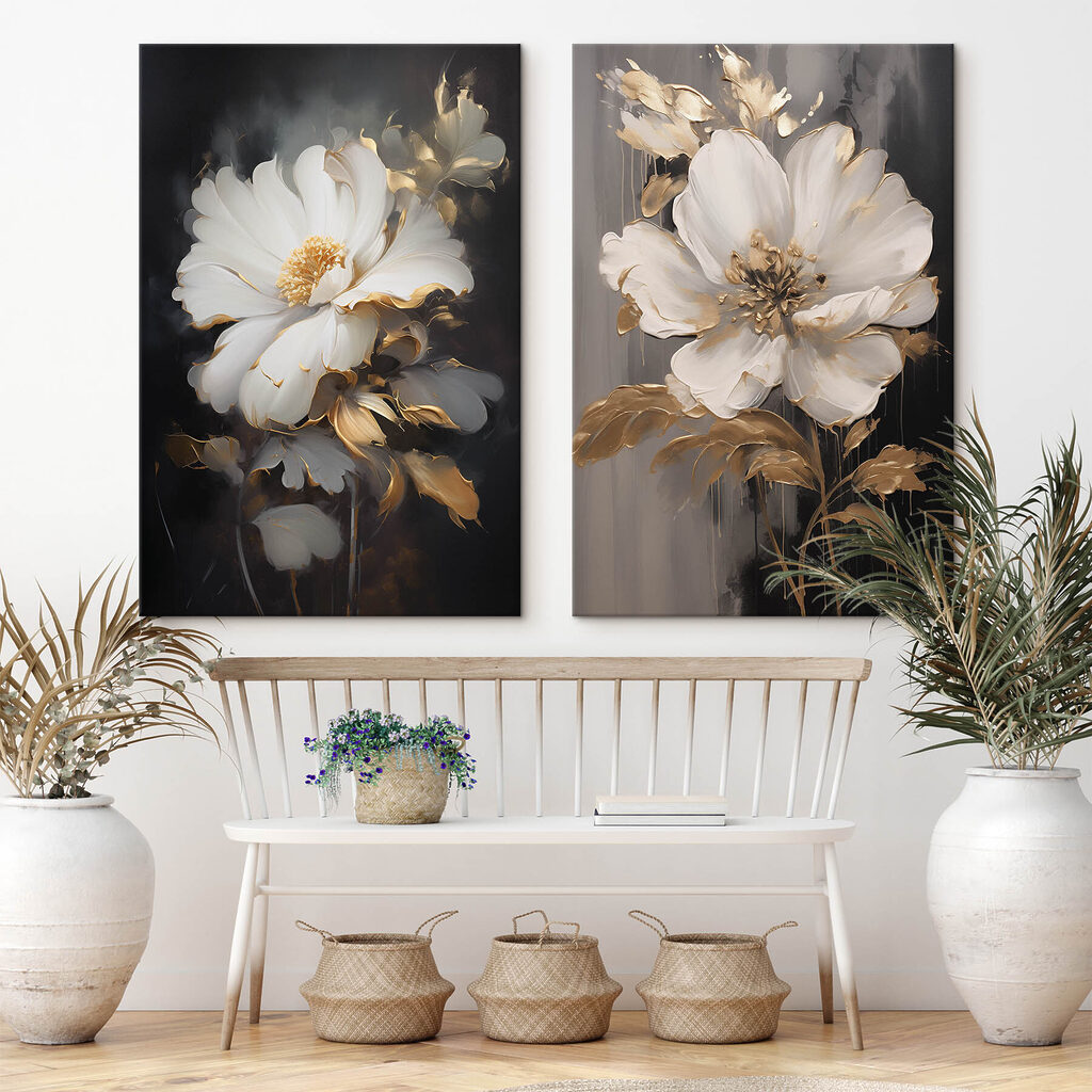 Twee schilderijen van bloemen op een zwarte achtergrond in een interieur