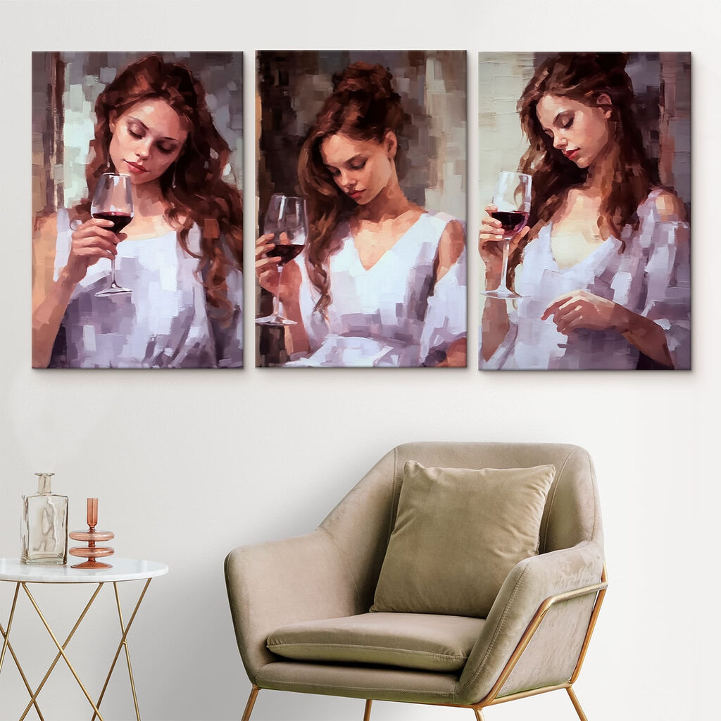 Collage van een vrouw met een wijnglas in haar hand in een interieur