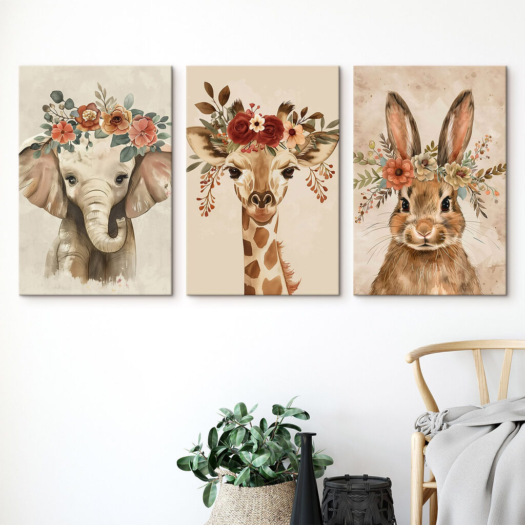 Collage van dieren met bloemen op hun hoofd in een interieur