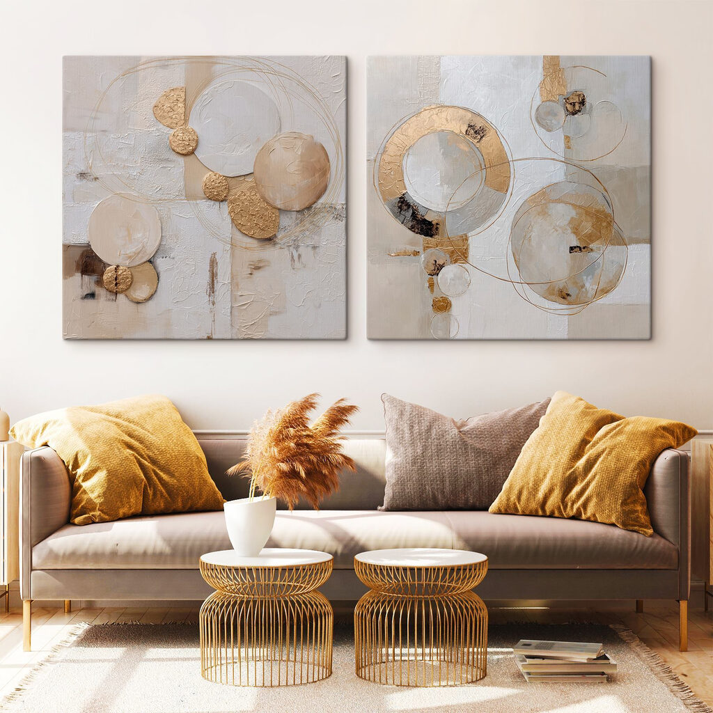 Abstracte vormen in zachte tinten in een interieur