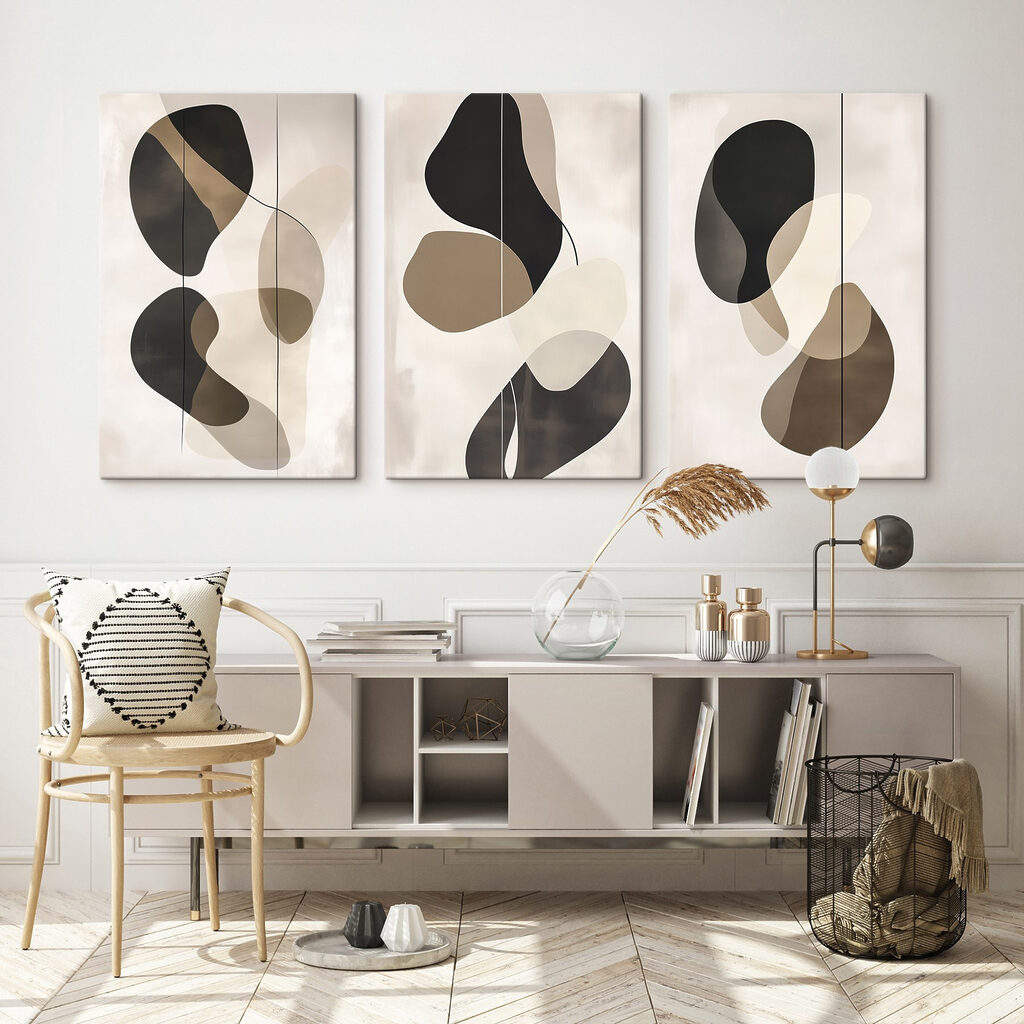 Abstracte vormen in neutrale tinten in een interieur