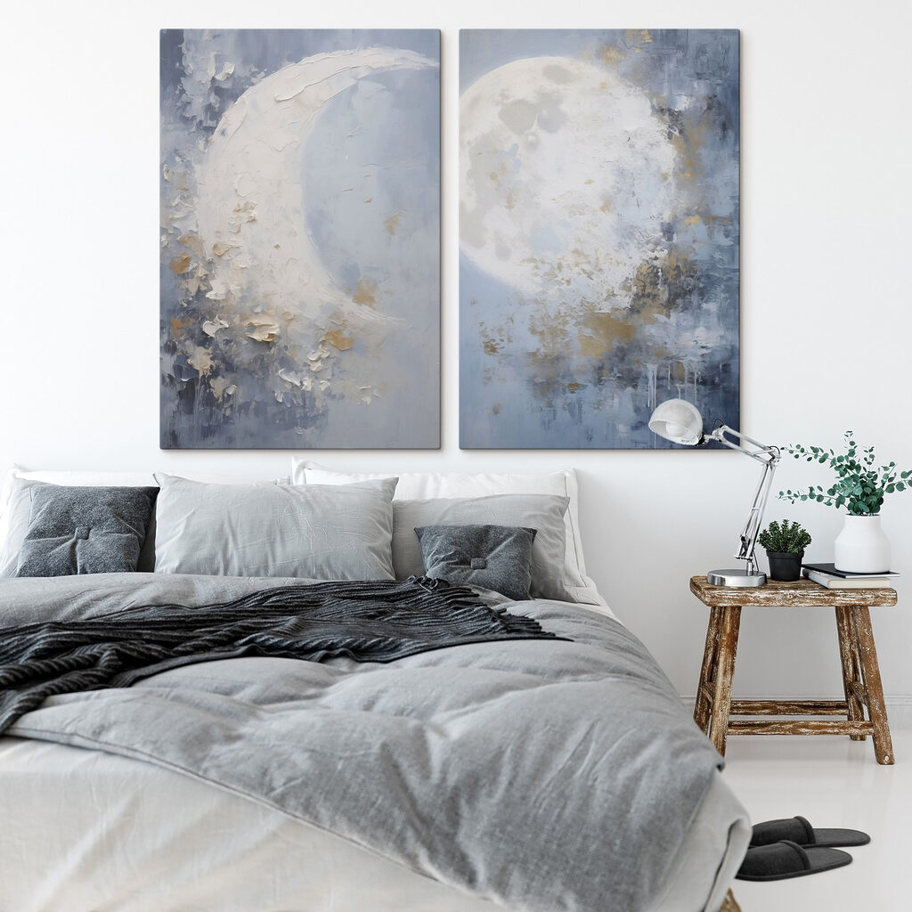 Schilderij van een maan en een boom in een interieur