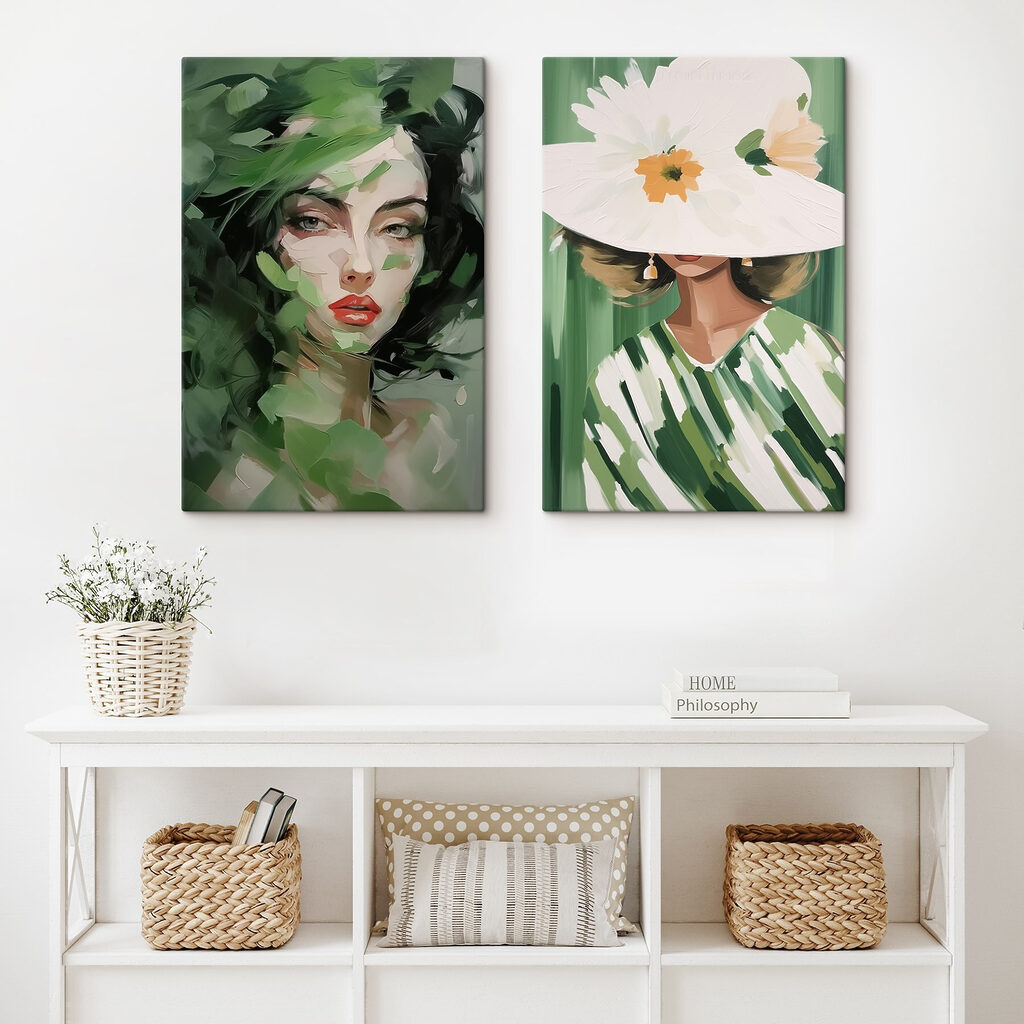 Twee foto's van vrouwen met bladeren — interieur 2