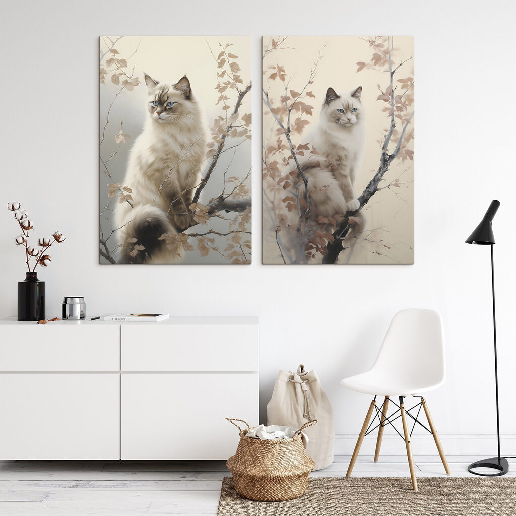 Kat zit in een boom in een interieur