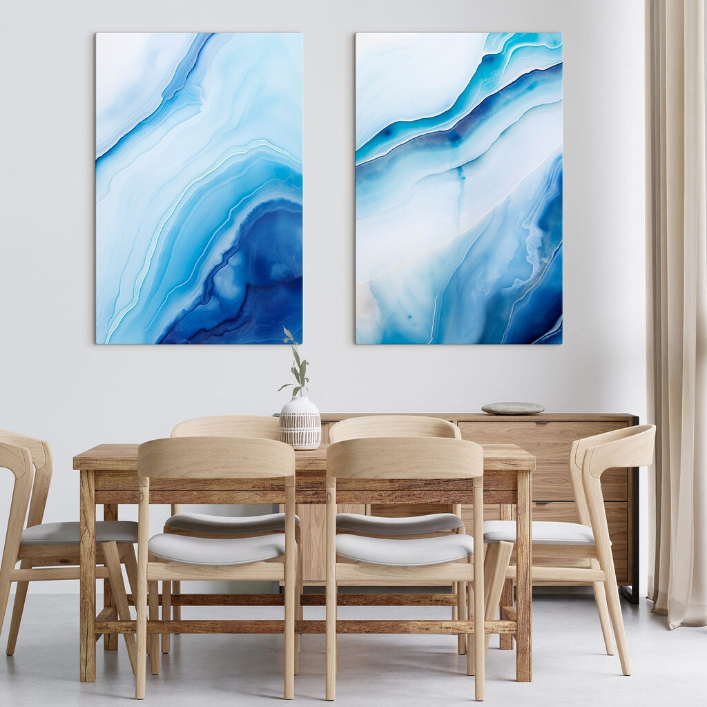 Stromend golven in diepe blauwe tinten in een interieur