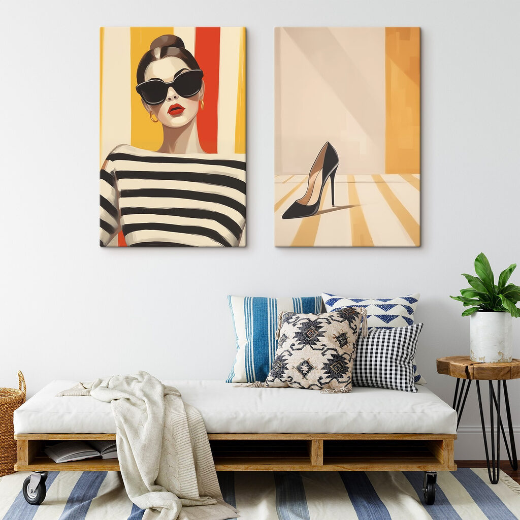 Vrouw met een zonnebril en een gestreept shirt — interieur 1