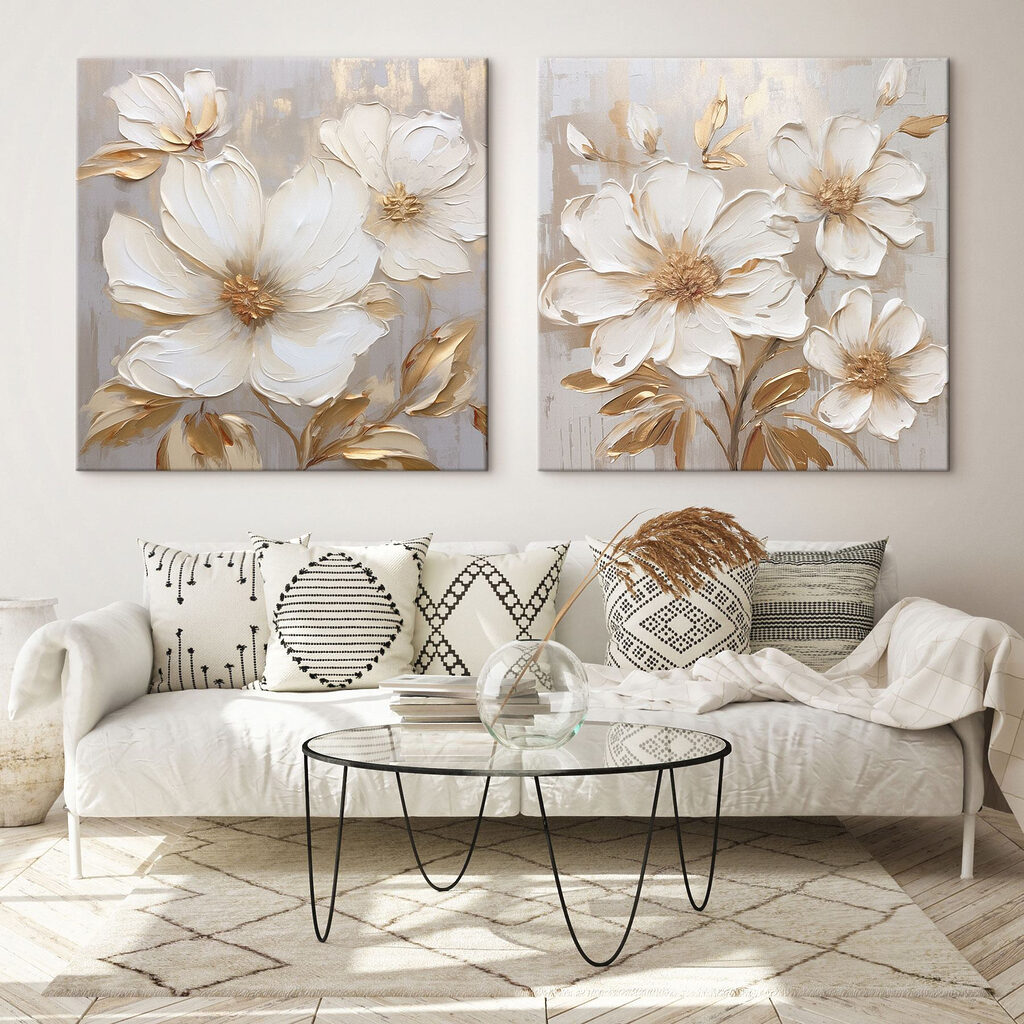 Bloeiende bloemen in zachte tinten in een interieur