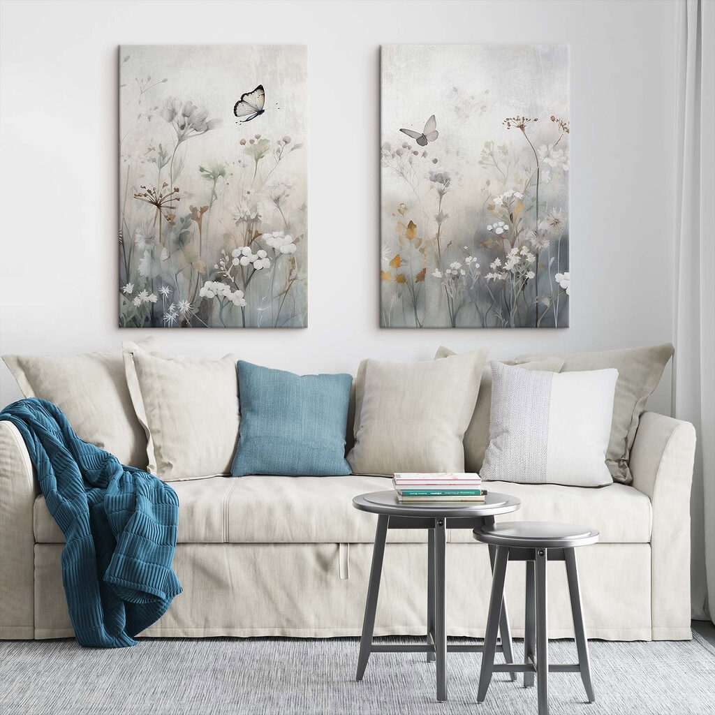 Schilderij van bloemen en vlinders in een interieur