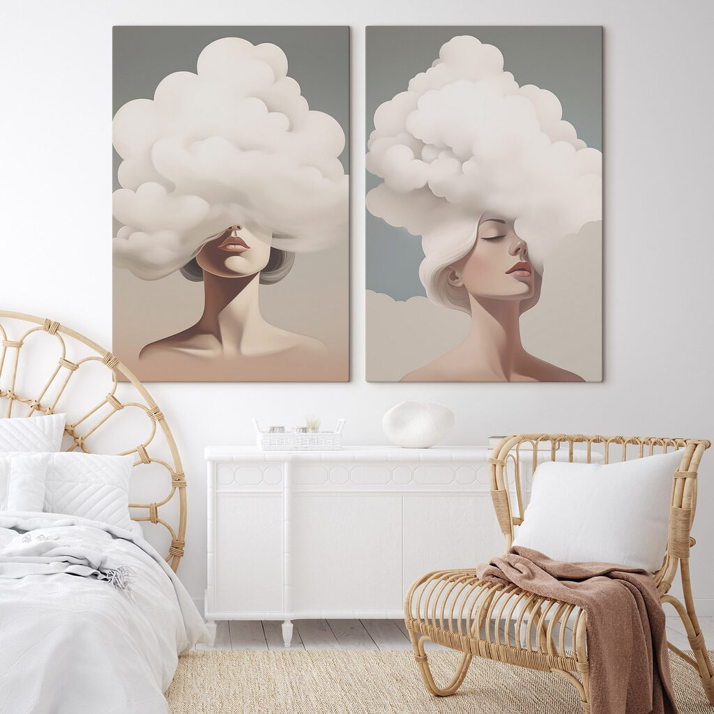 Vrouw met wit haar en wolken op haar hoofd in een interieur