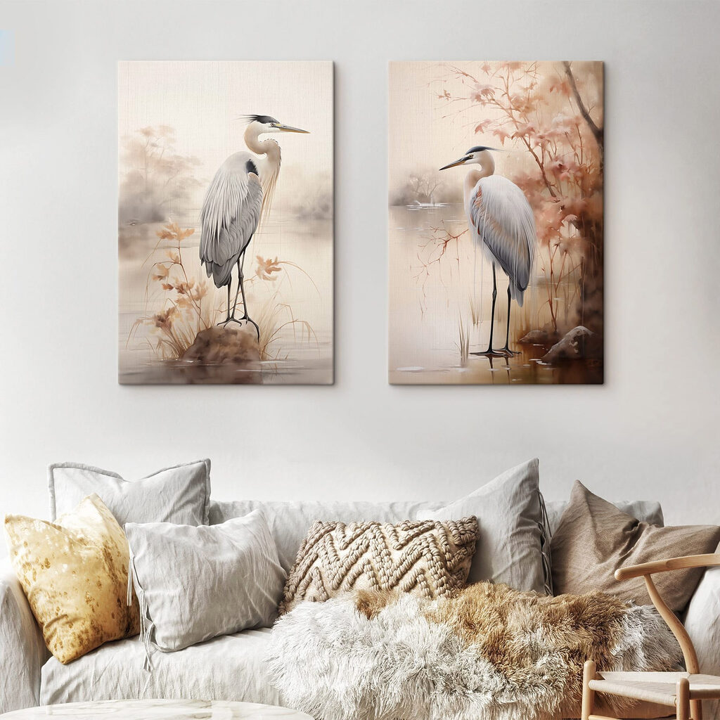 Twee vogels die op een rots in het water staan in een interieur