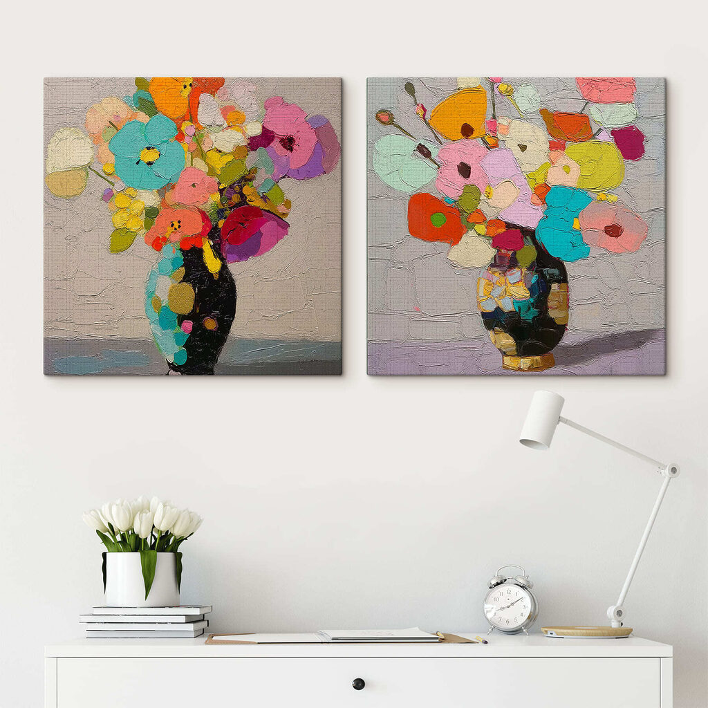 Schilderij van bloemen in een vaas in een interieur