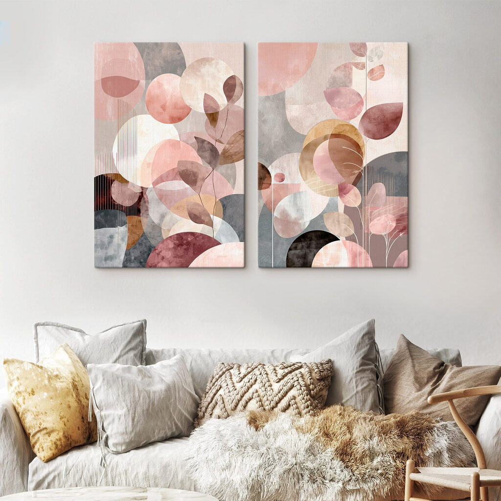 Twee schermafbeeldingen van een schilderij in een interieur