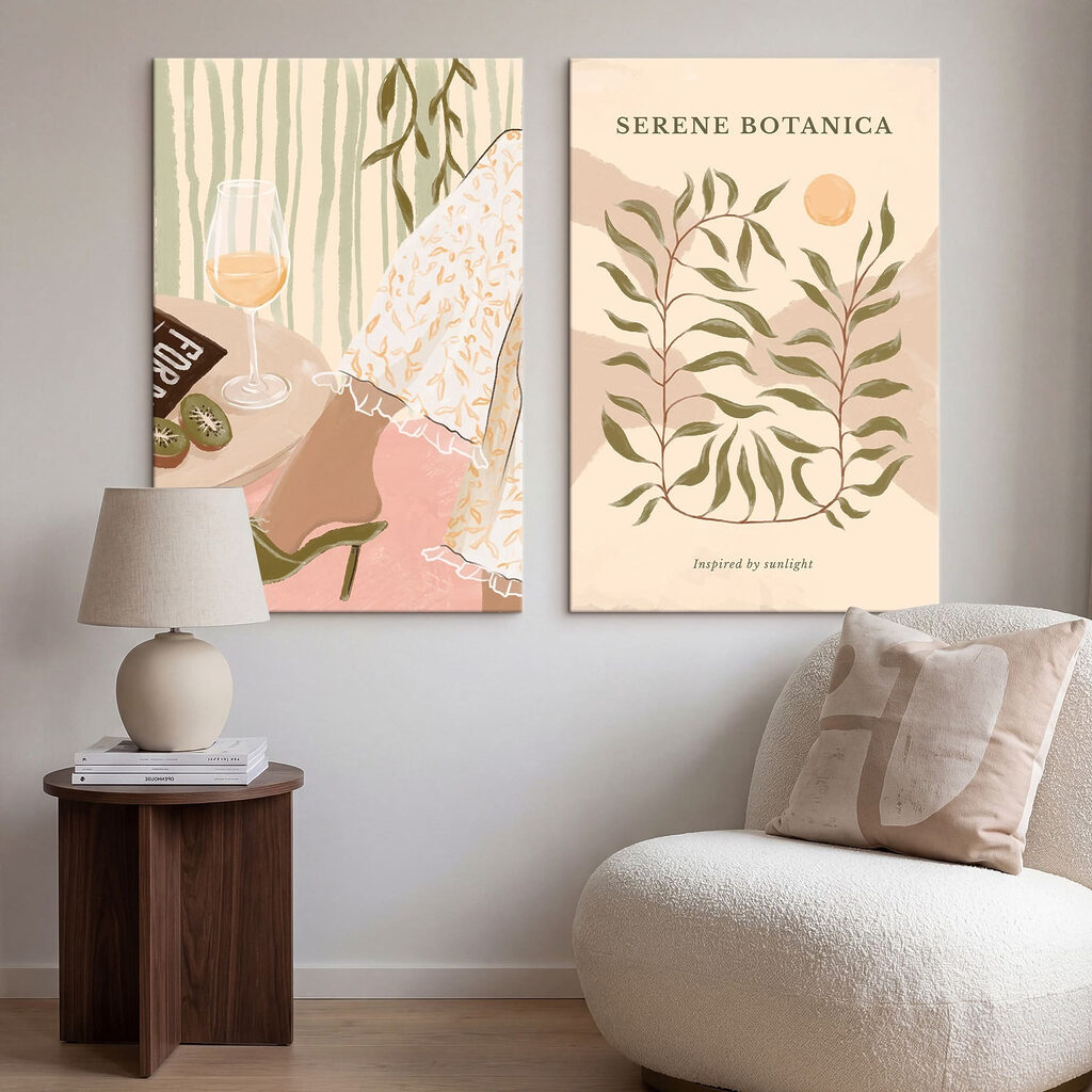 Twee posters met daarop de benen van een vrouw en een glas wijn — interieur 2