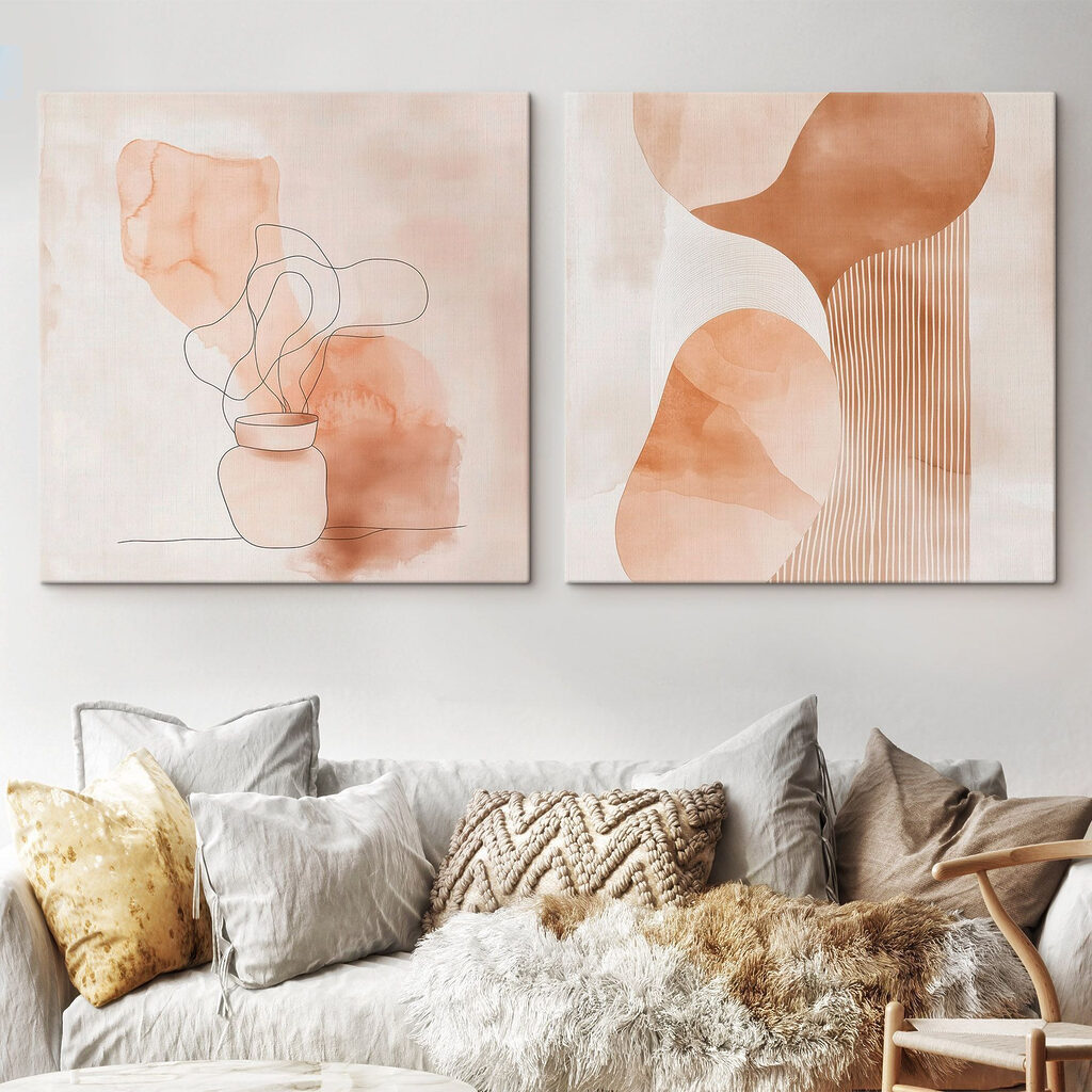 Twee schilderijen van een vaas en een vaas met een gloeilamp in een interieur