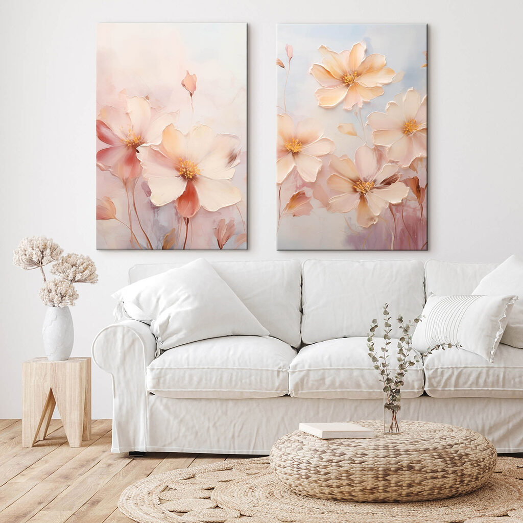 Schilderij van bloemen op een blauwe achtergrond in een interieur