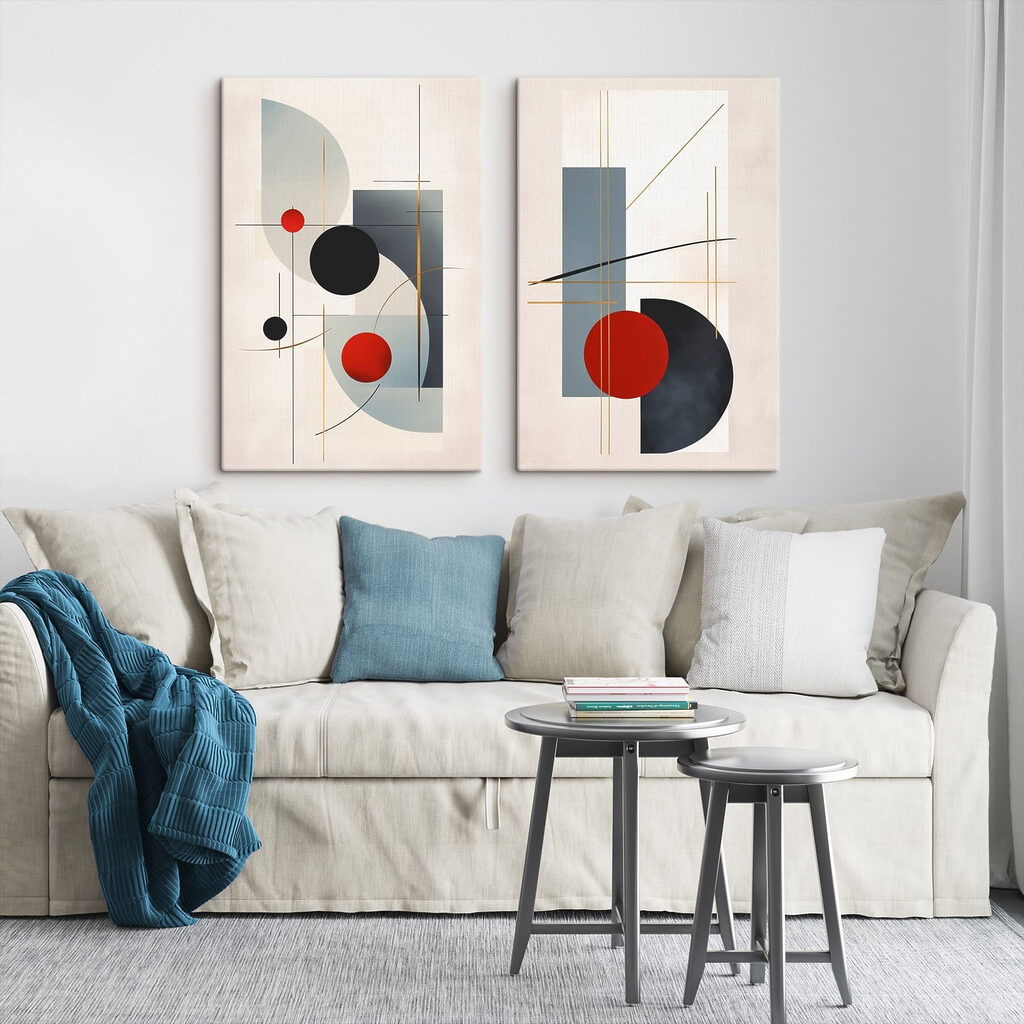 Twee afbeeldingen van kunstwerken in een interieur