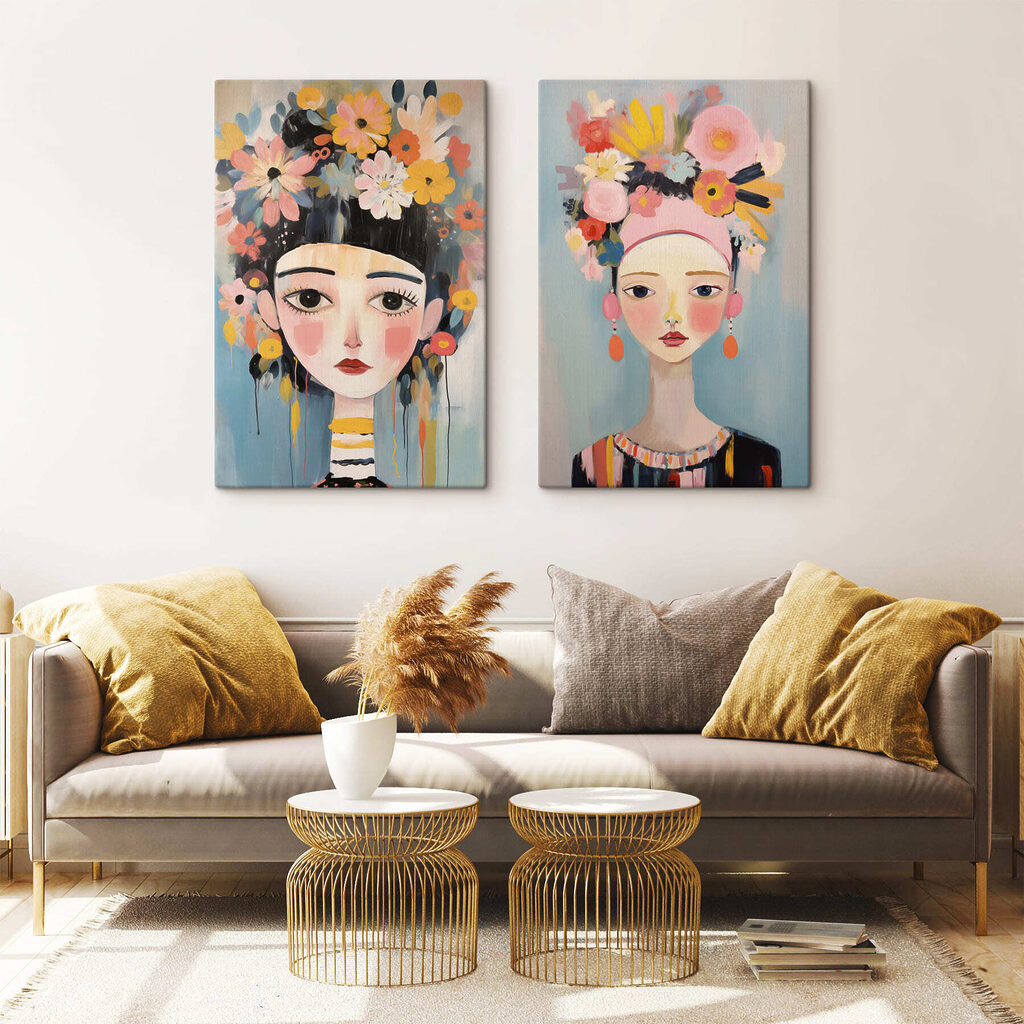 Twee schilderijen van een vrouw met bloemen — interieur 2