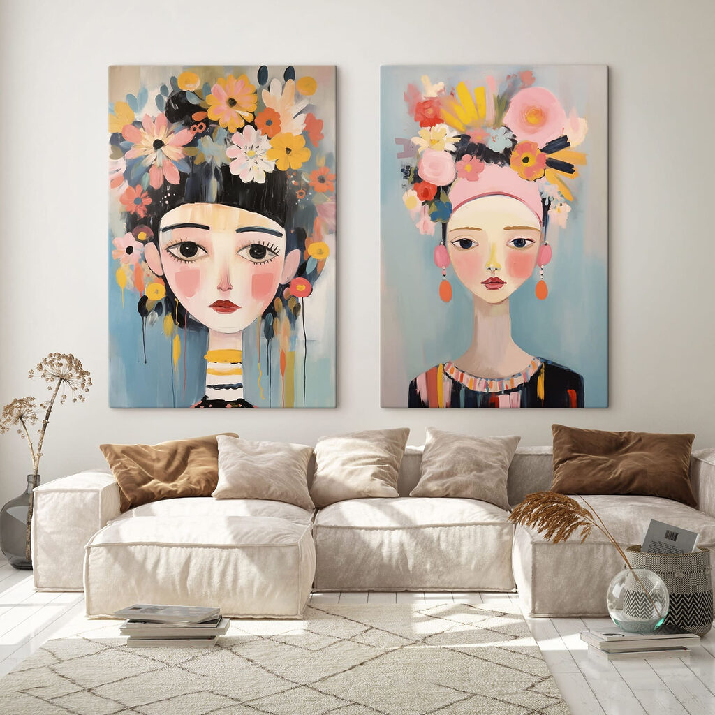 Twee schilderijen van een vrouw met bloemen in een interieur