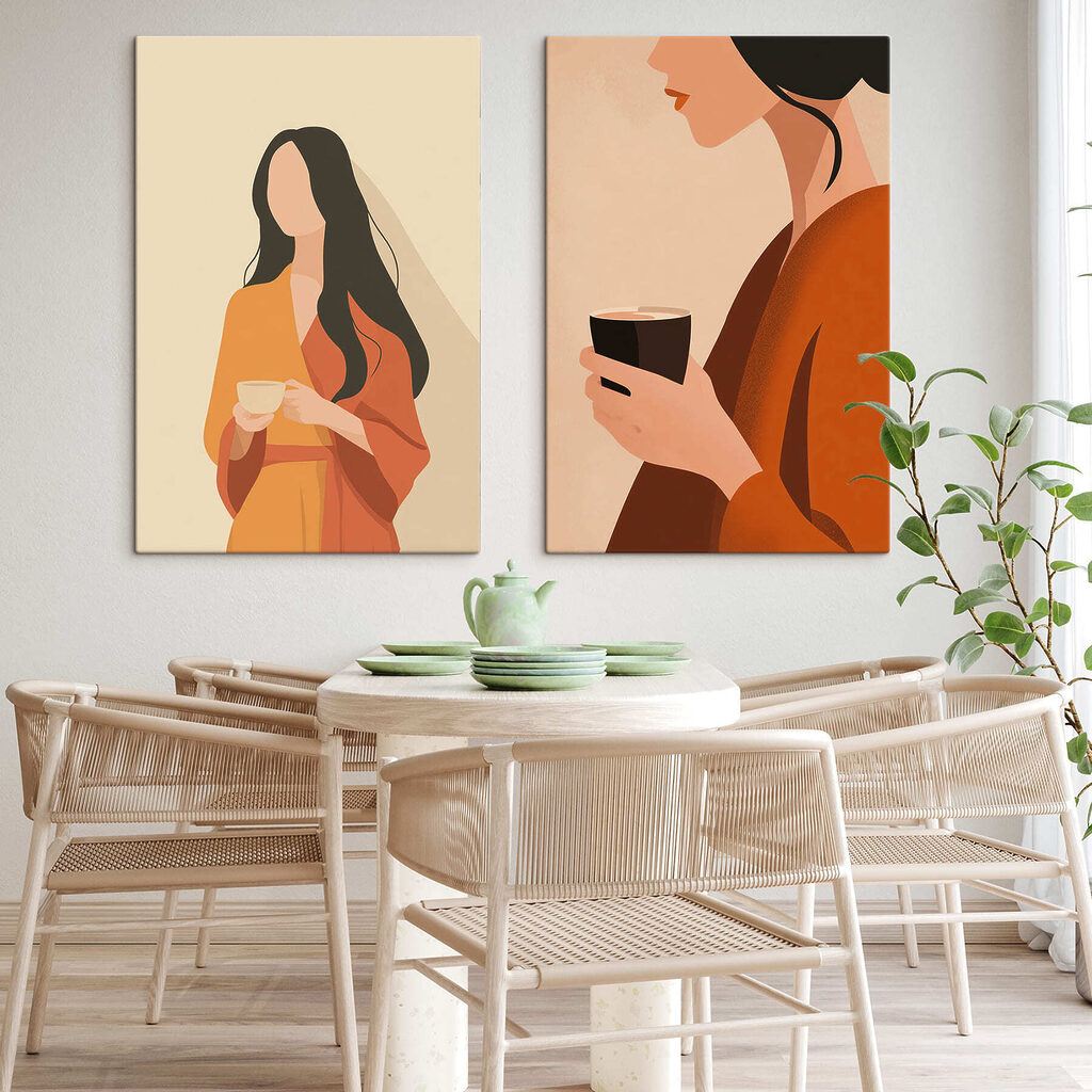 Vrouw met een kopje koffie in haar hand in een interieur