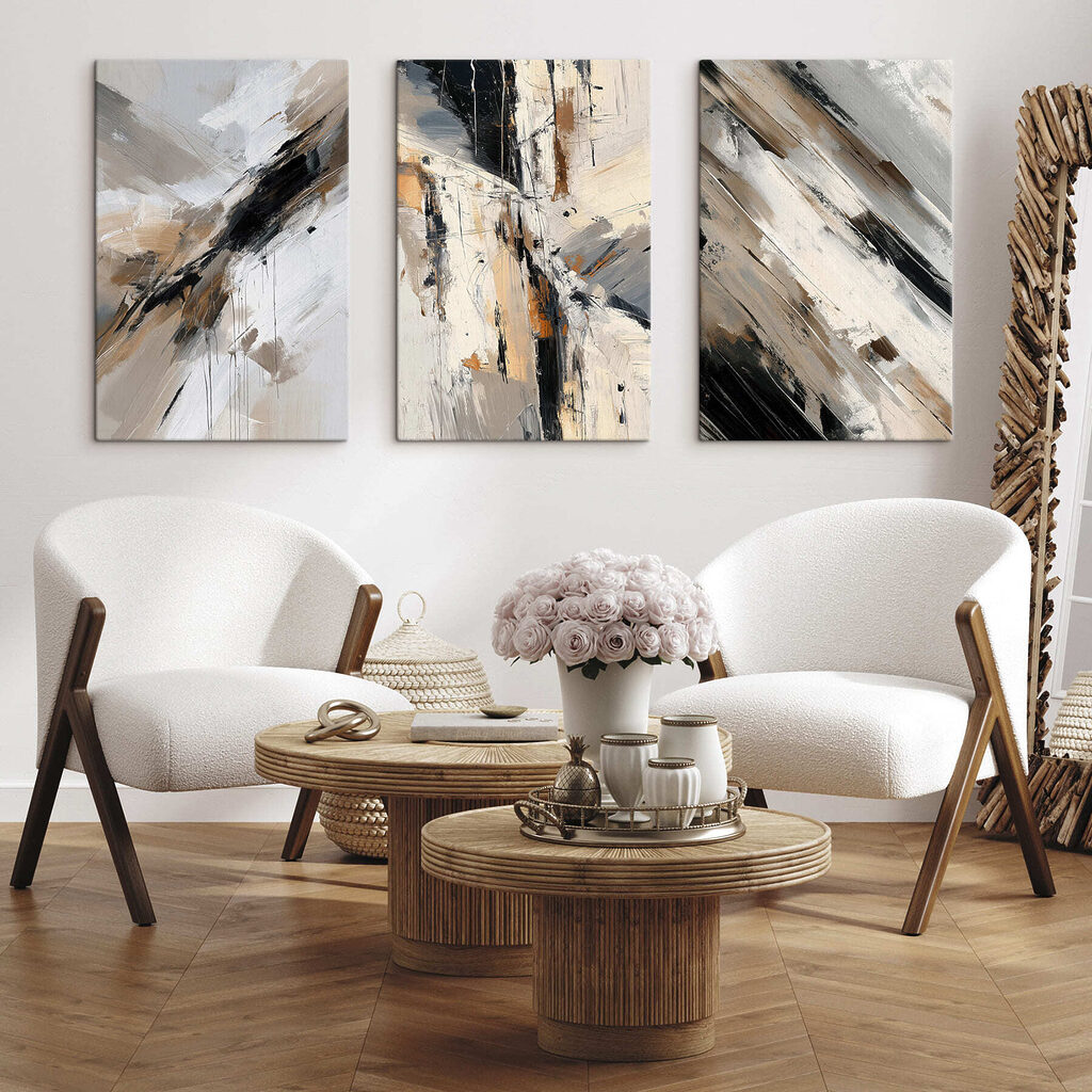 Abstracte composities in aardse tinten in een interieur