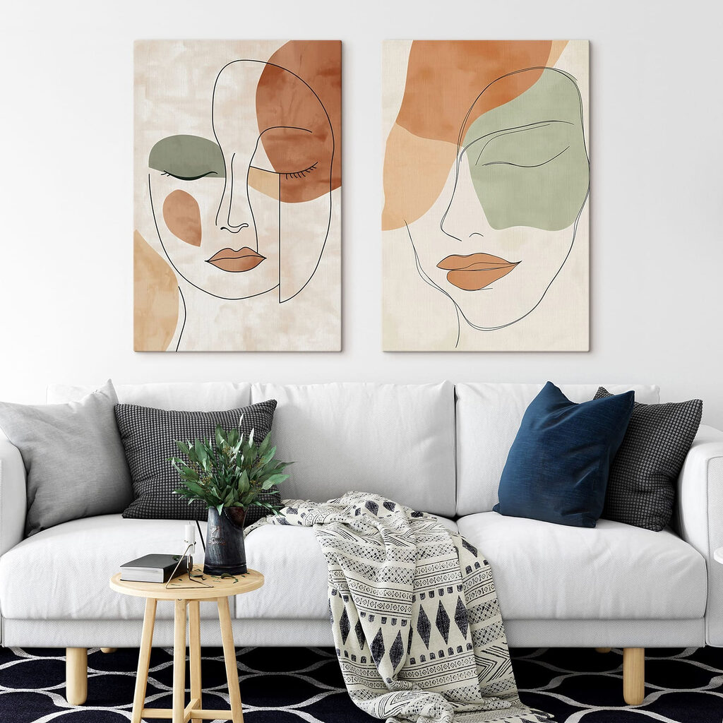 Twee afbeeldingen van het gezicht van een vrouw in een interieur