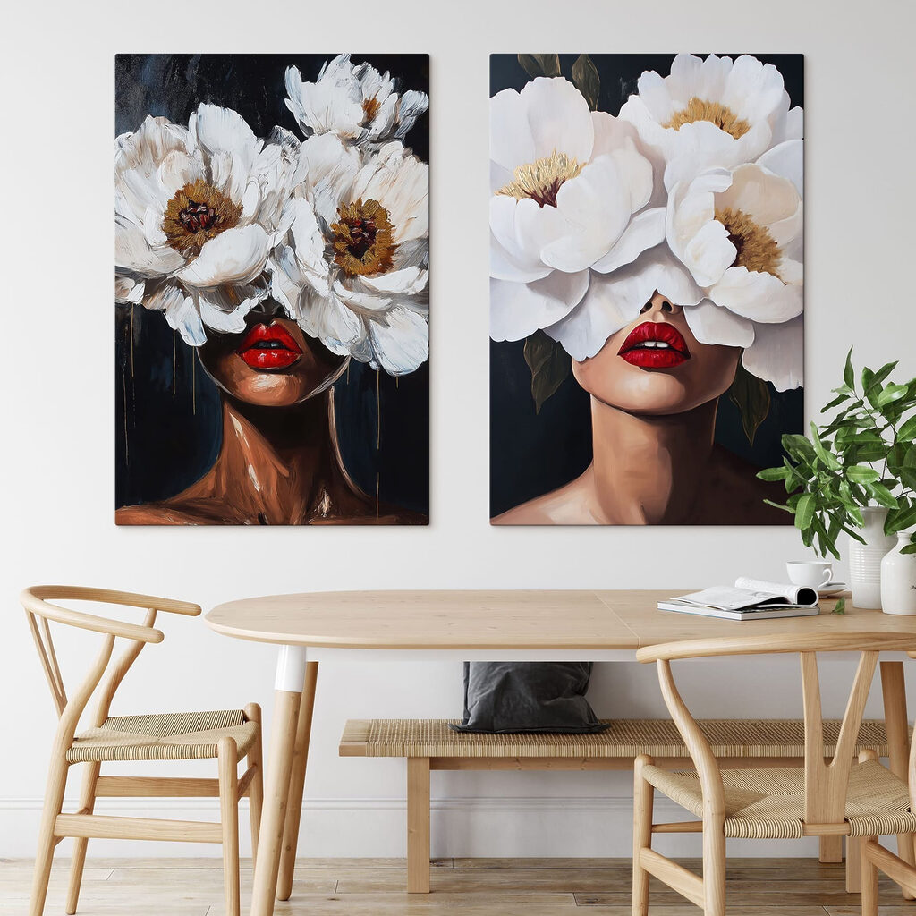 Schilderij van een vrouw met bloemen over haar ogen in een interieur