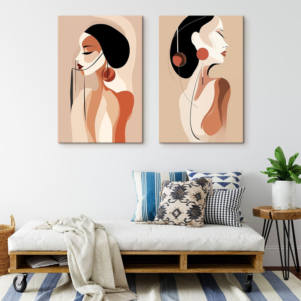 Vrouw met zwart haar en oorbellen — interieur 2