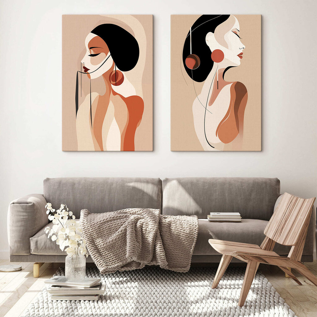 Vrouw met zwart haar en oorbellen — interieur 1