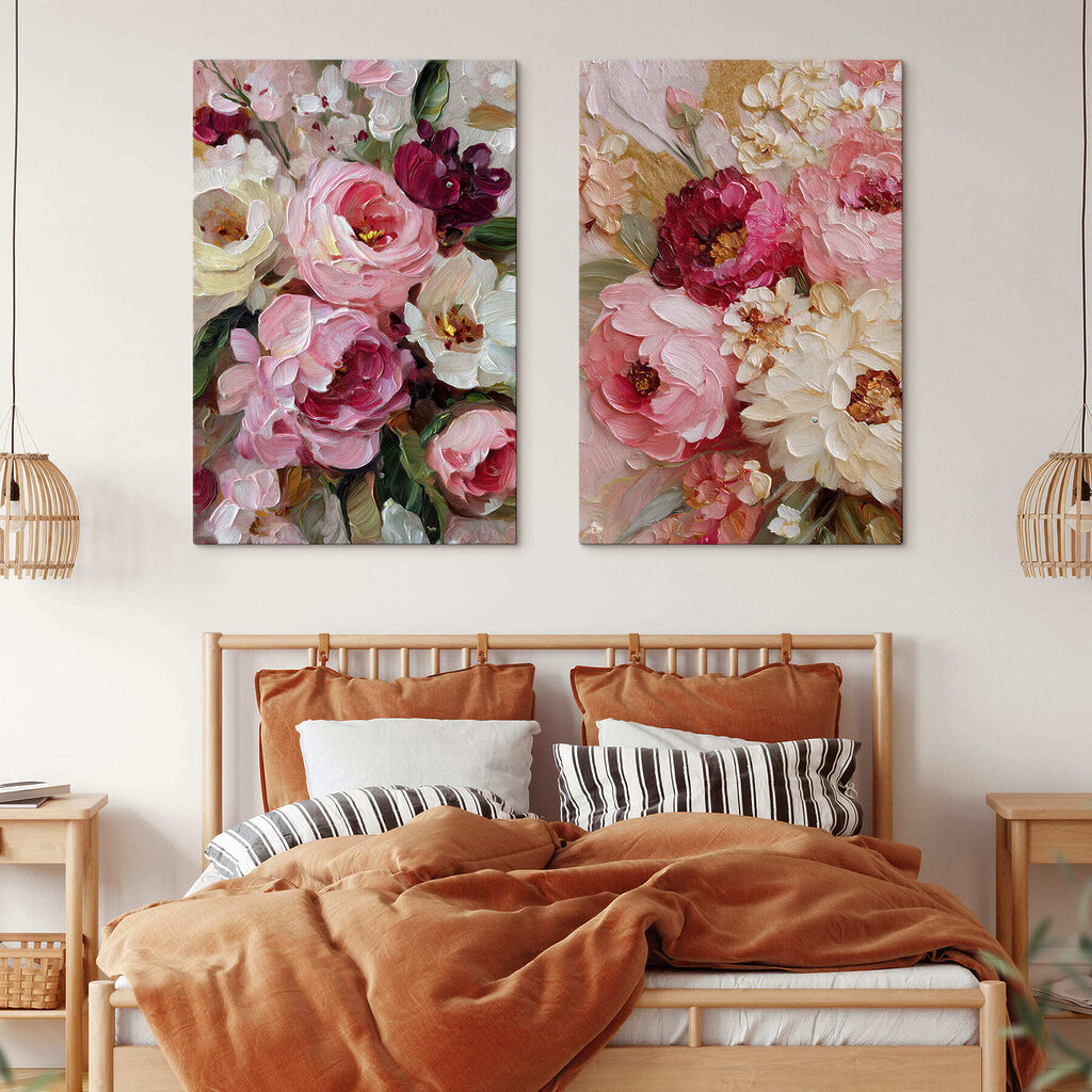 Bloesems in levendige, zachte tinten in een interieur