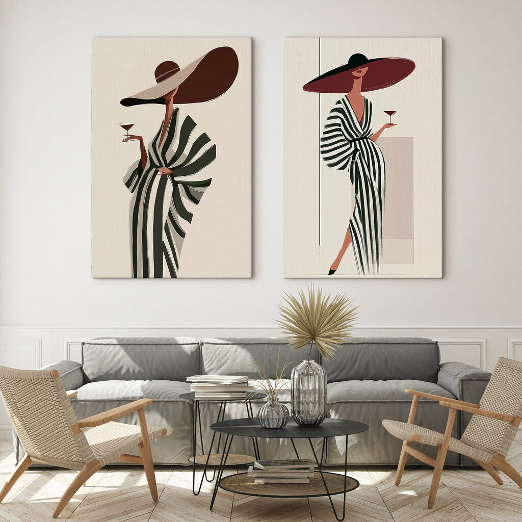 Vrouw met een hoed in een interieur