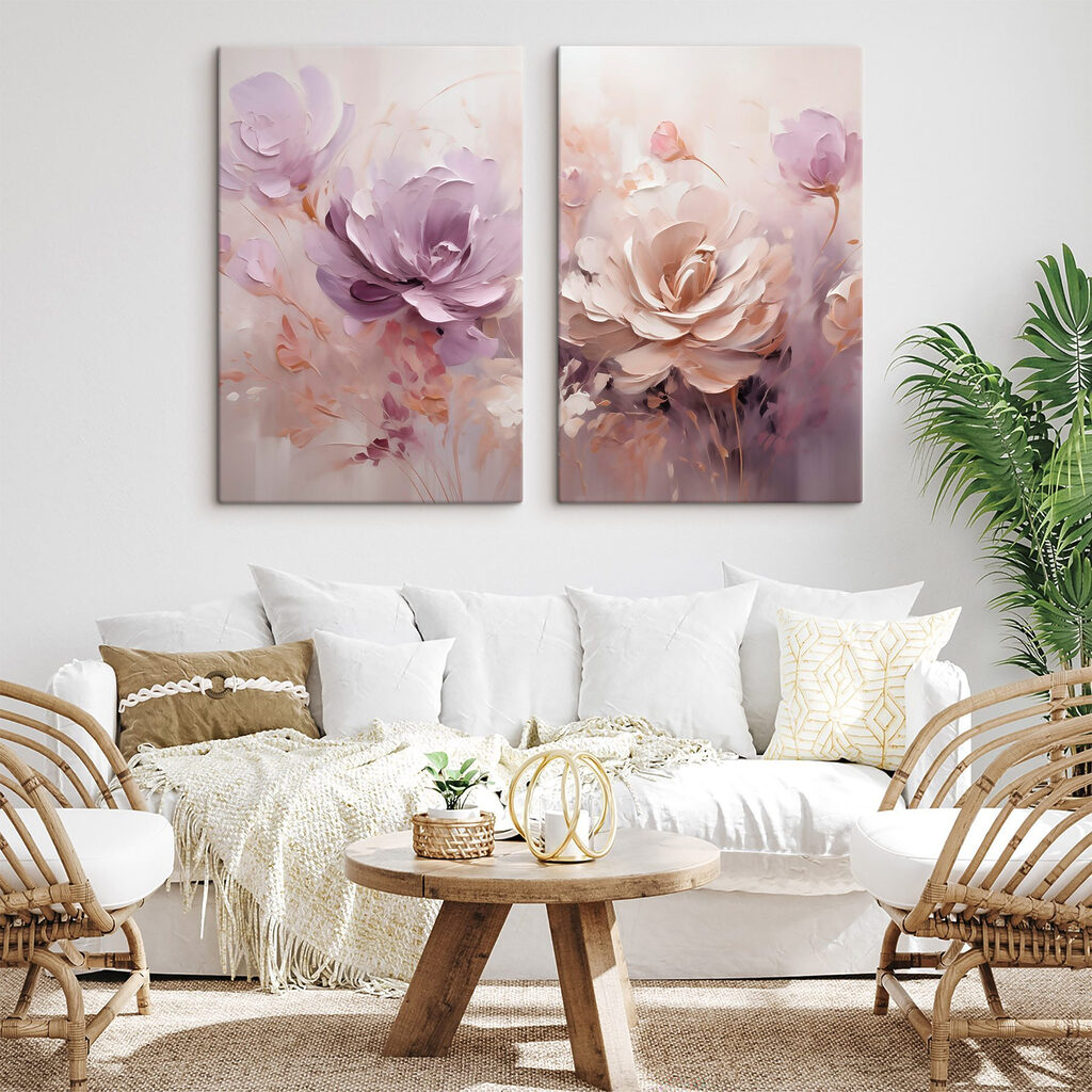 Bloesems in zachte, dromerige kleuren in een interieur