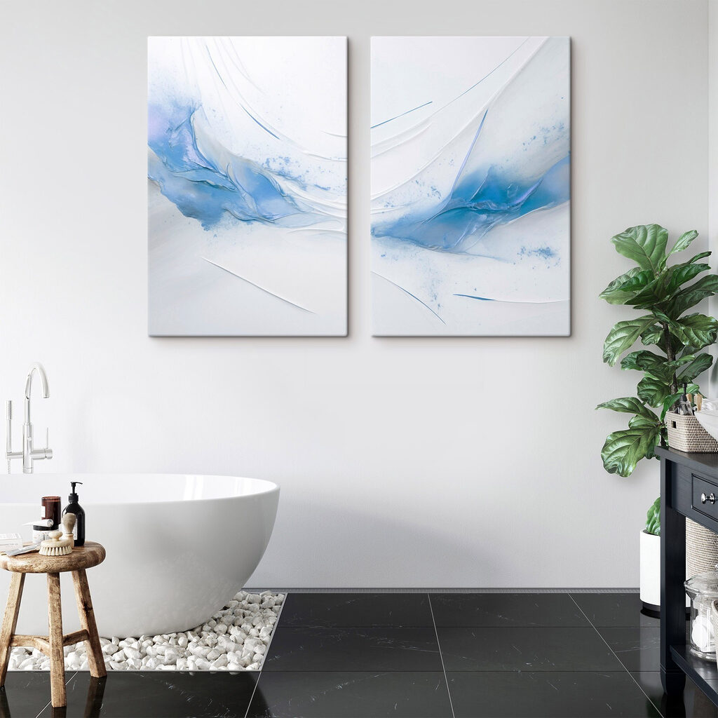 Collage van blauwe en witte verf in een interieur