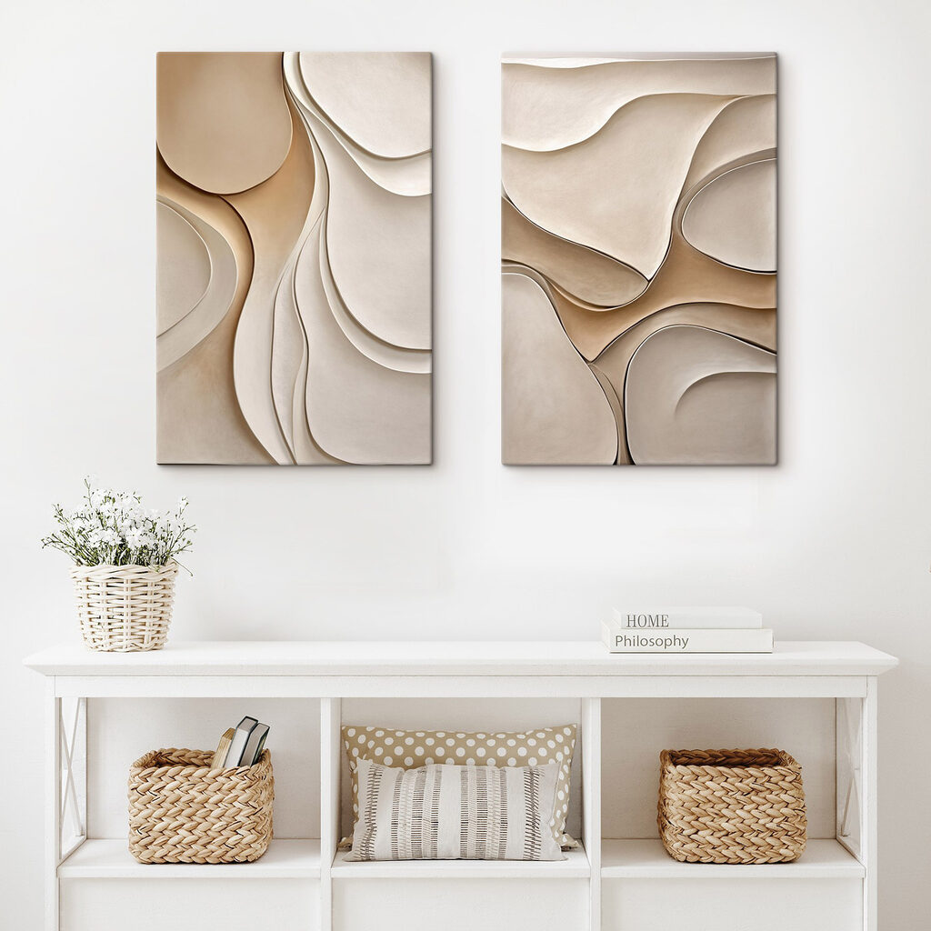Collage van witte en bruine golvende vormen in een interieur
