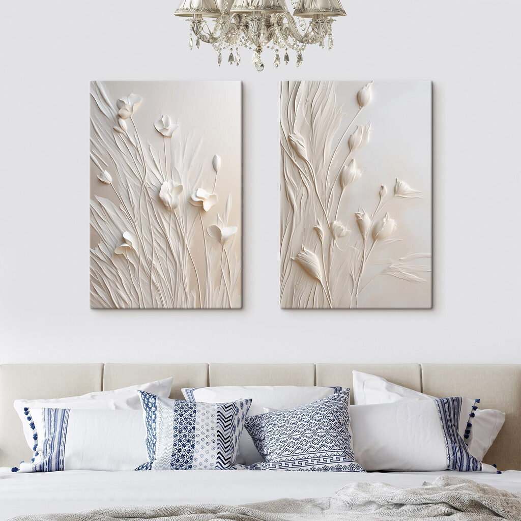 Elegant bloemmotief in zachte tinten in een interieur