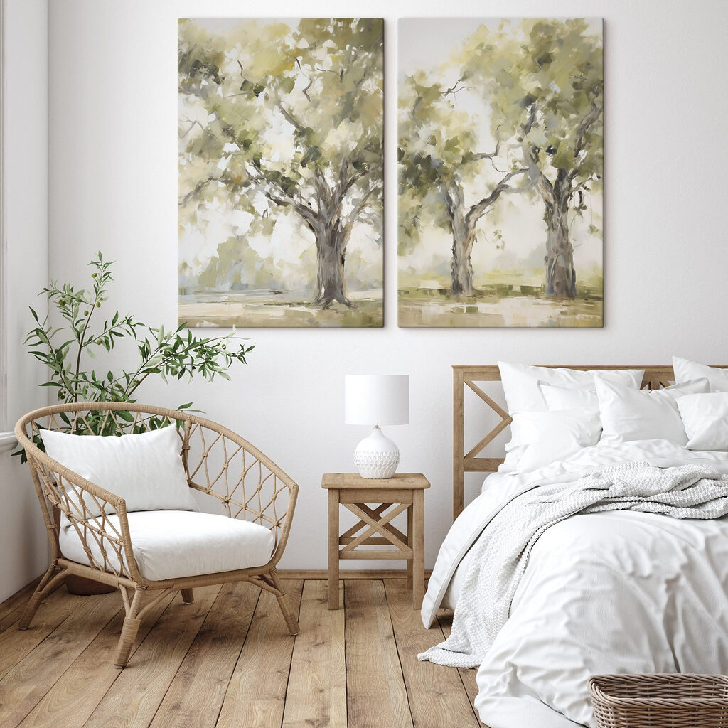 Twee bomen met groene bladeren in een interieur