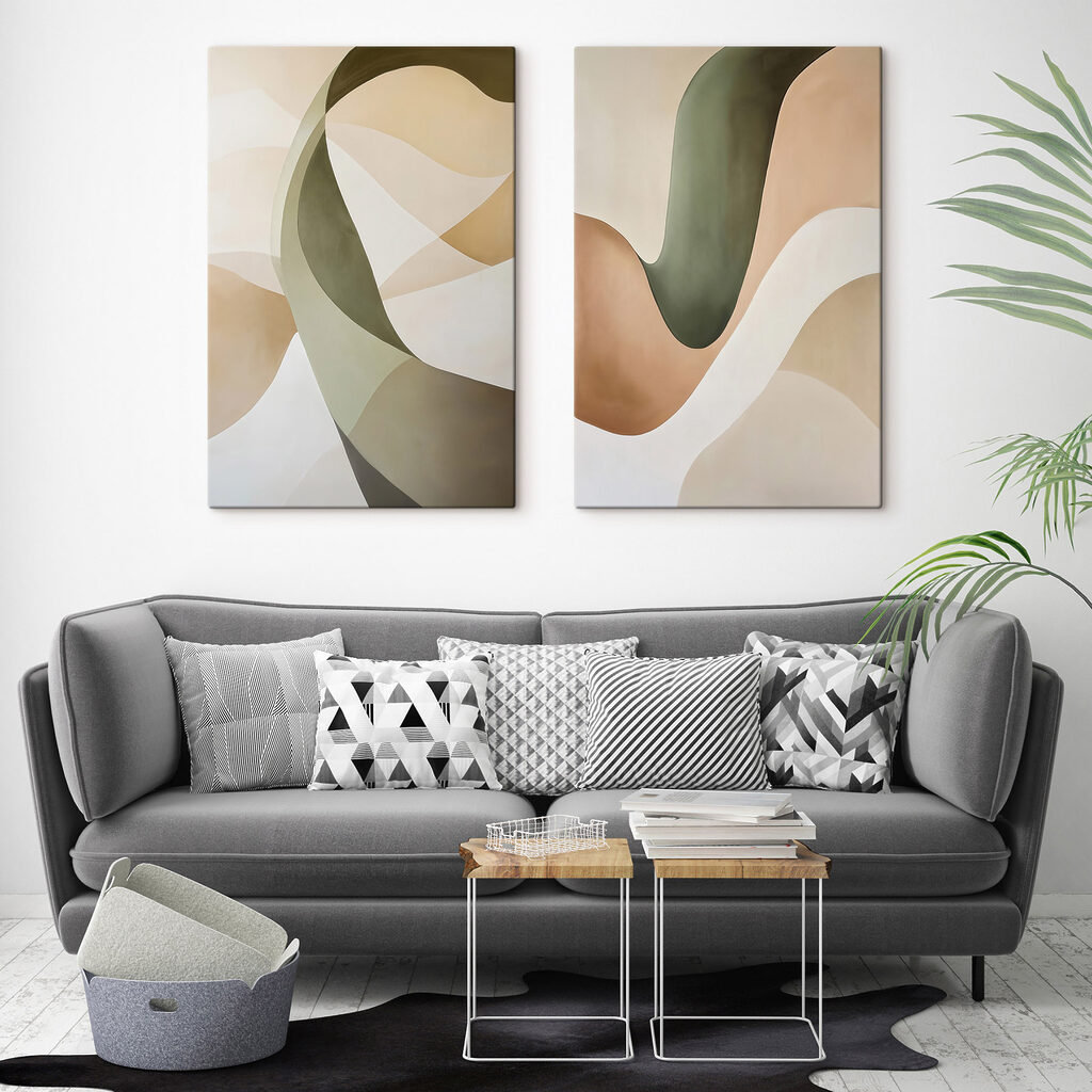 Twee afbeeldingen van een schilderij in een interieur