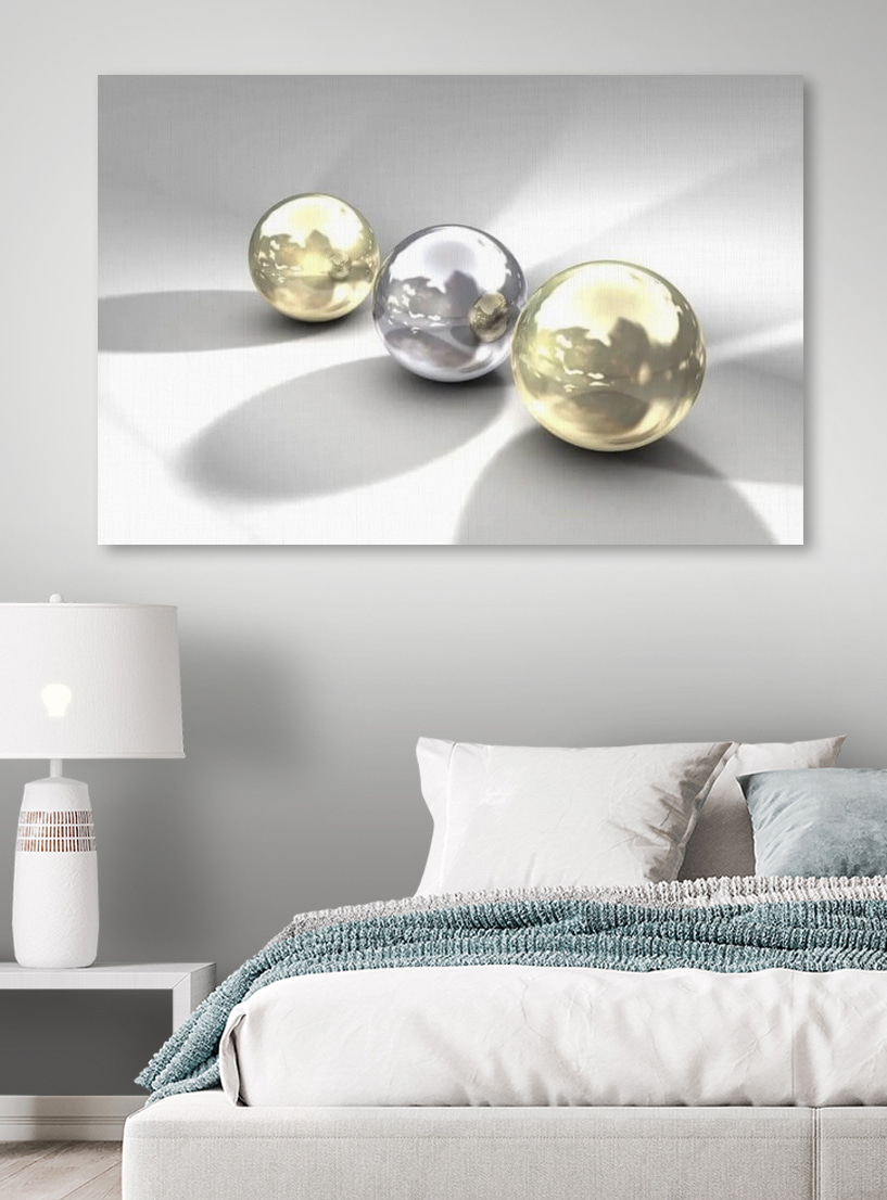 Drie bollen in daglicht in een interieur