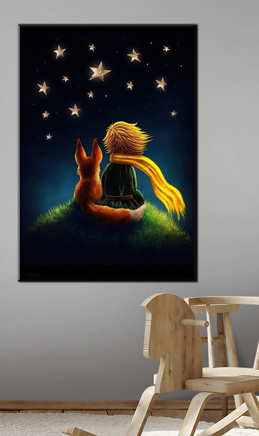 Een vos en een kleine prins kijken naar sterren in een interieur