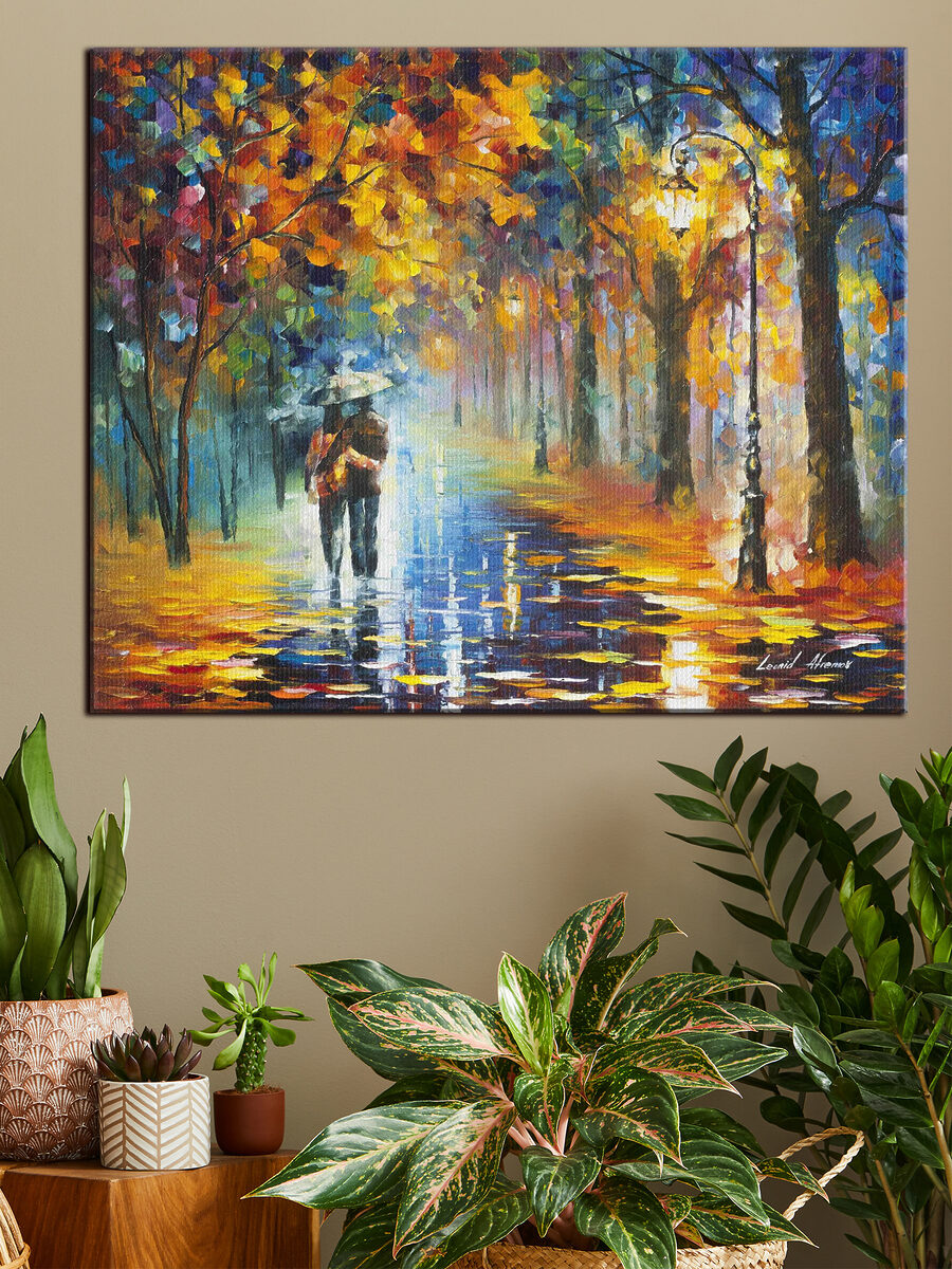Samen door de herfstregen in een interieur