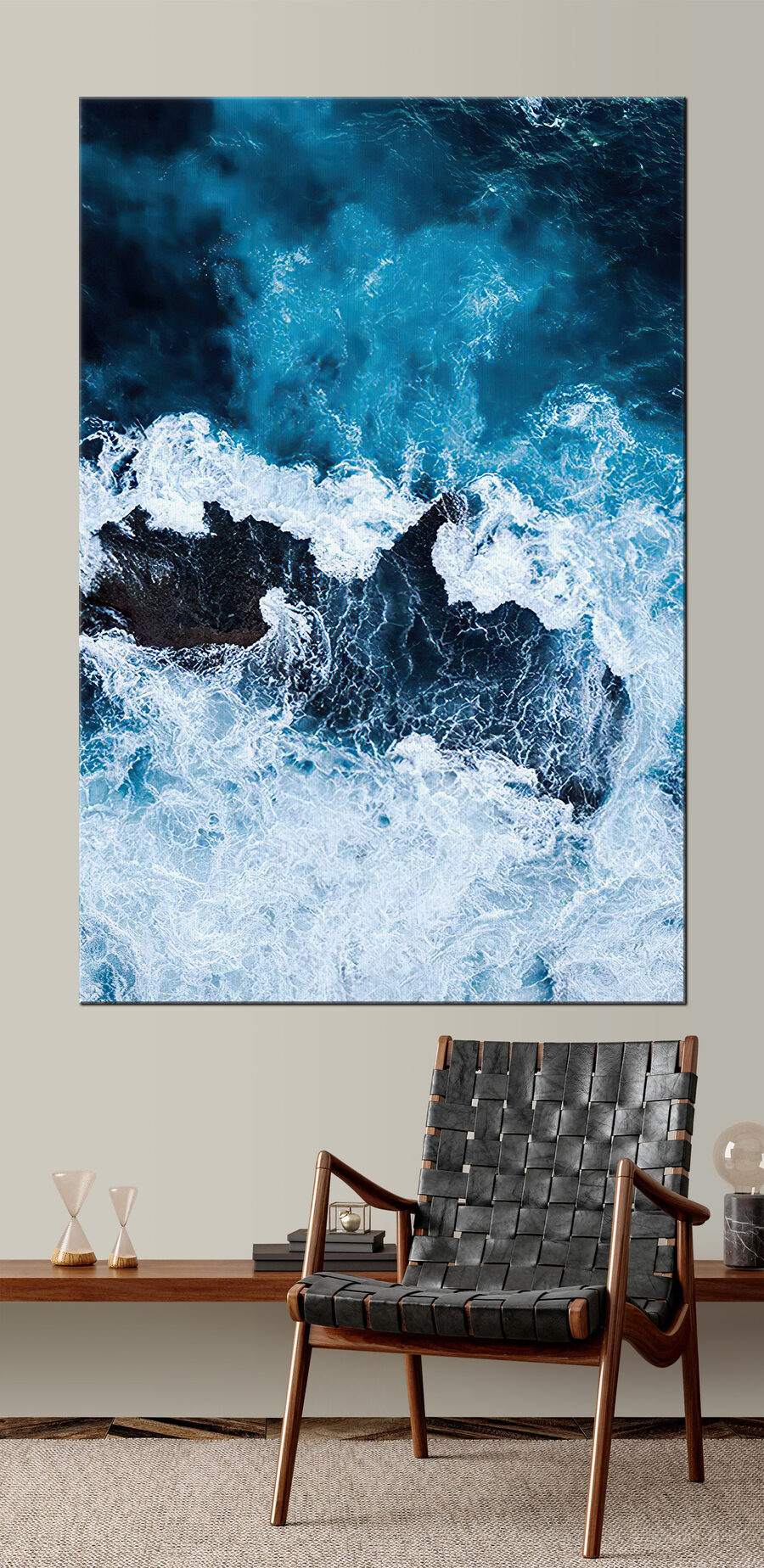 Schuim rond donkere rotsen — interieur 2