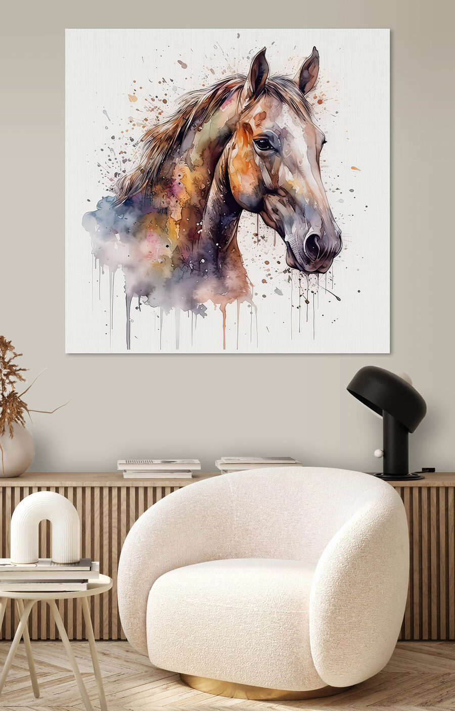 Een paard in herfsttinten in een interieur
