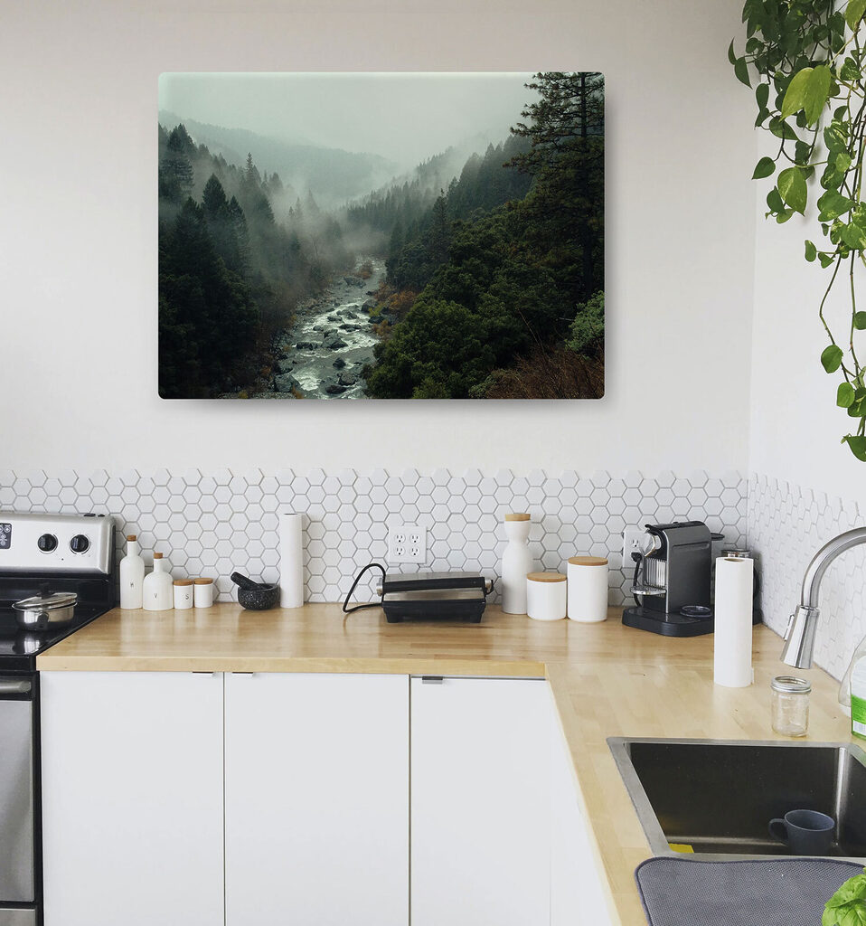 Rivier tussen beboste hellingen — interieur 2