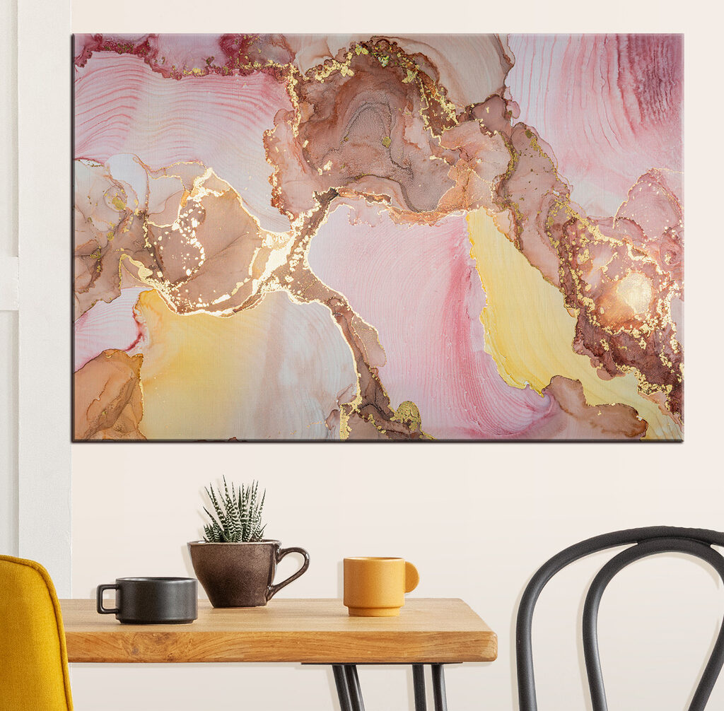 Roze aders met goudranden — interieur 2