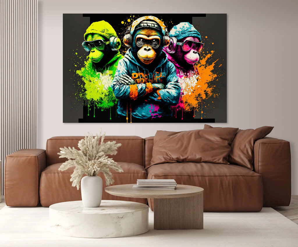 Een groep apen met koptelefoons en hoodies in een interieur