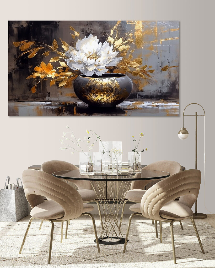 Witte bloei, gouden vaas in een interieur