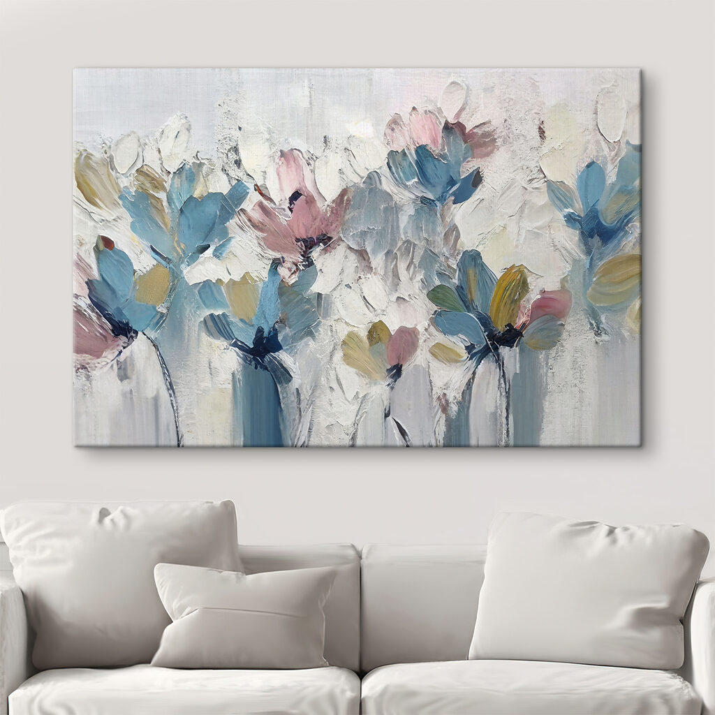 Een schilderij van bloemen op een wit oppervlak in een interieur