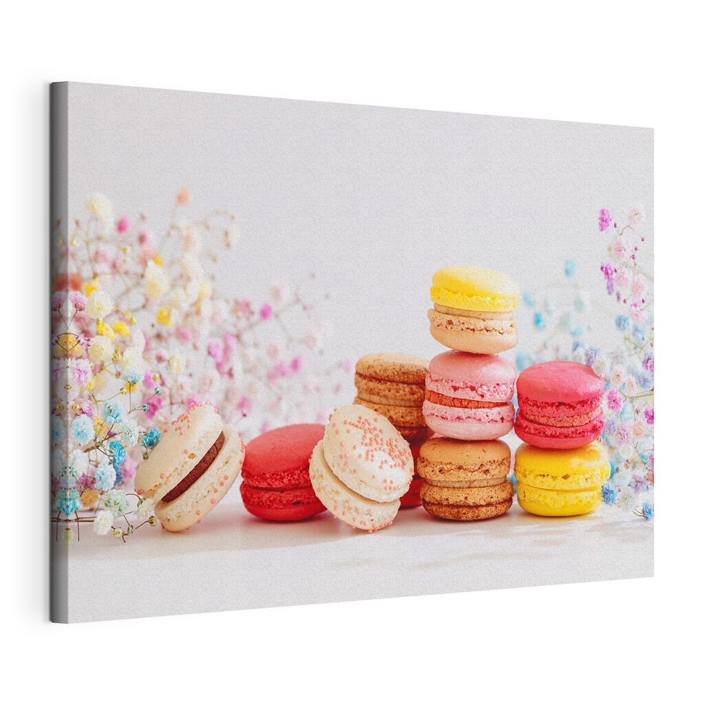 Macarons tussen kleine bloesems, gespannen canvas met doorlopende rand