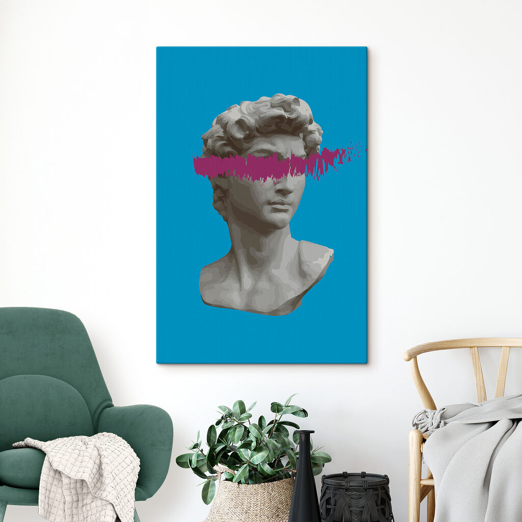 Een standbeeld van een man met een paarse streep — interieur 2
