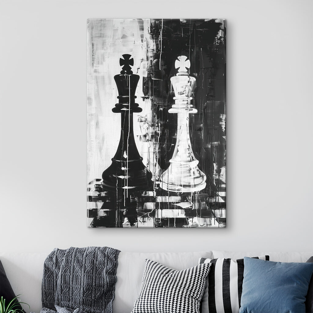 Een zwart-wit schilderij van een schaakstuk in een interieur